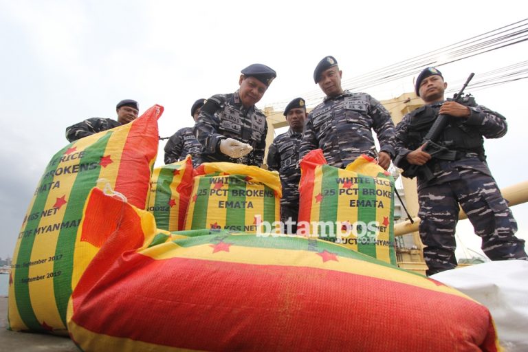 TNI AL Sita 4.588 Ton Beras