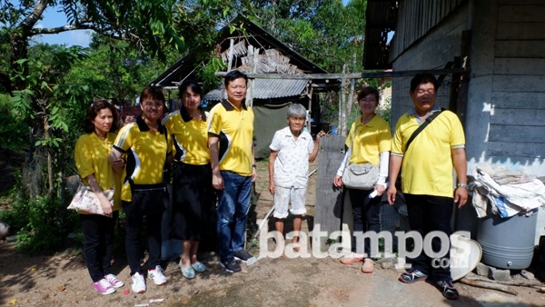 Umat Budha Bantu Masyarakat Kurang Mampu