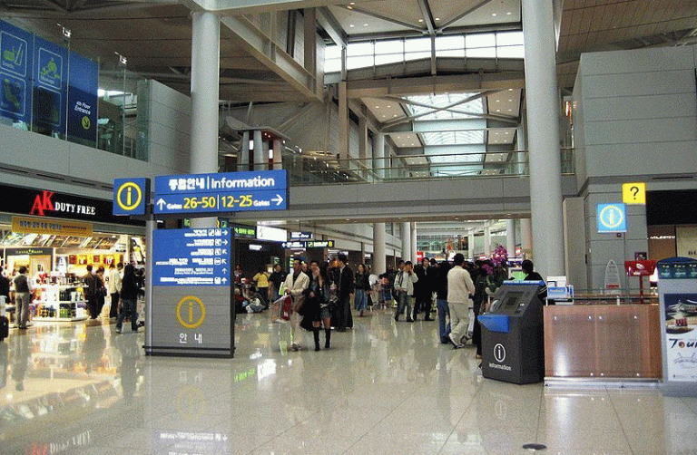 Di Bandara Petugas Kebersihan Temukan Emas Batangan seberat 7 Kilogram