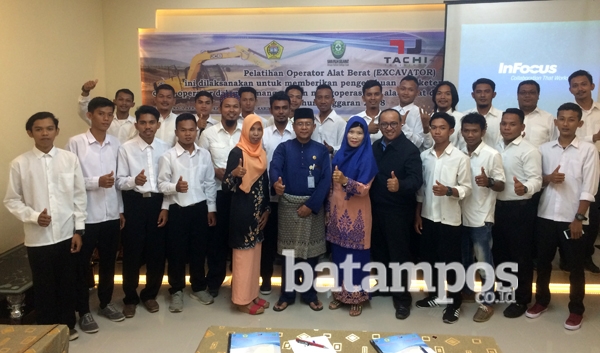 23 Pemuda Dilatih Mengoperasikan Alat Berat