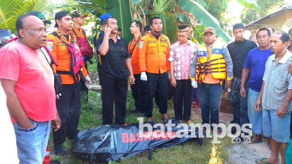 Jasad Anggota Satpol PP Mengapung di Laut