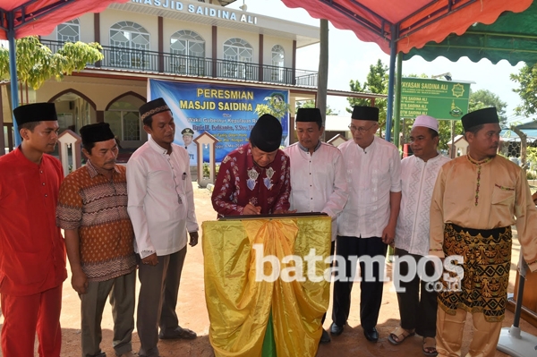 Isdianto Resmikan Masjid Saidina Ali