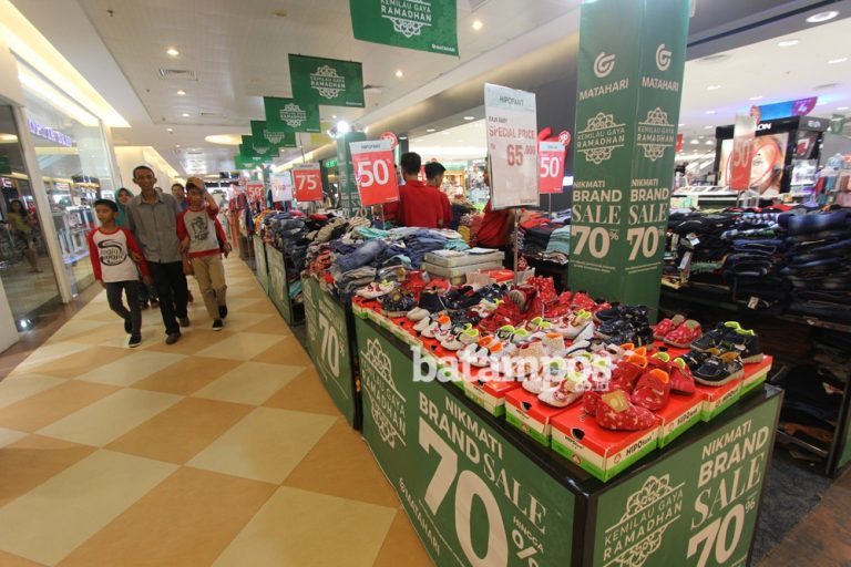 Pengumuman, Mega Mall Kembali Buka Ada Diskon Hingga 70 Persen Lho