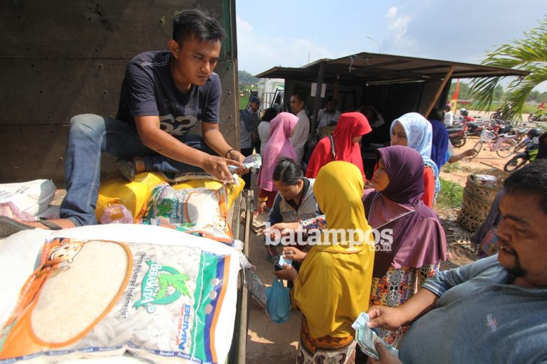 Jual Sembako di Pasar Murah, BUMD Ngaku Tidak Untung