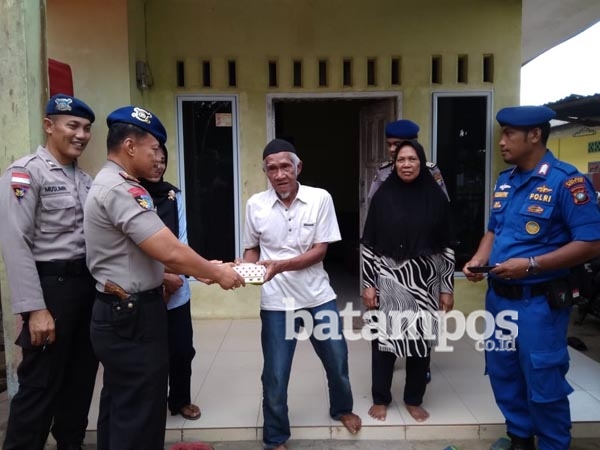 Pakailah Pelampung selama di Laut