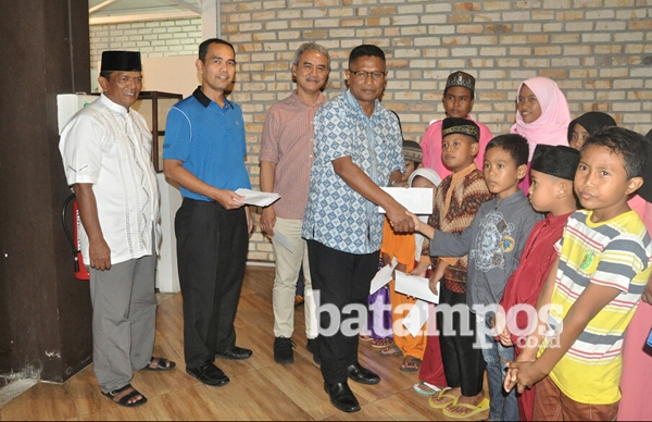 PT BRC Santuni 35 Anak Yatim