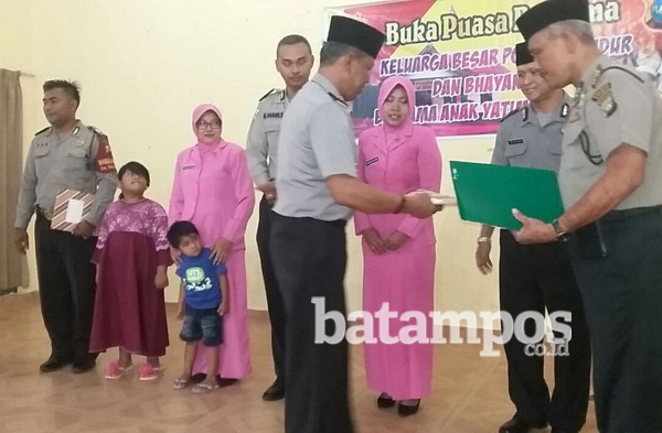 Tiga Anggota Polsek Kundur Dapat Penghargaan