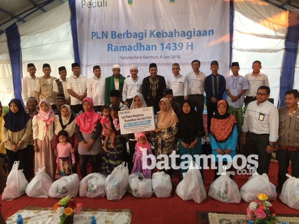 PLN Bagikan 750 Bingkisan Lebaran