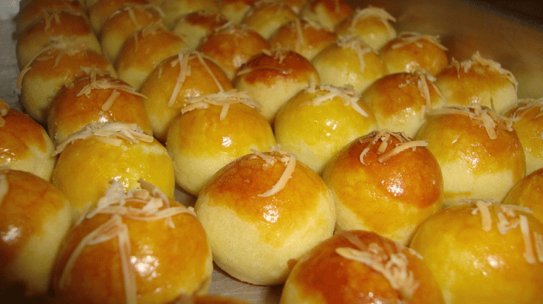 Warga Mulai Berburu Kue Kering