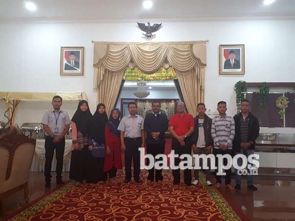 Empat Pelajar Mendapat Beasiswa