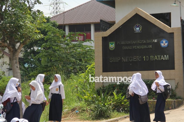Eks Kepala SMP 10 Masih Terima Gaji