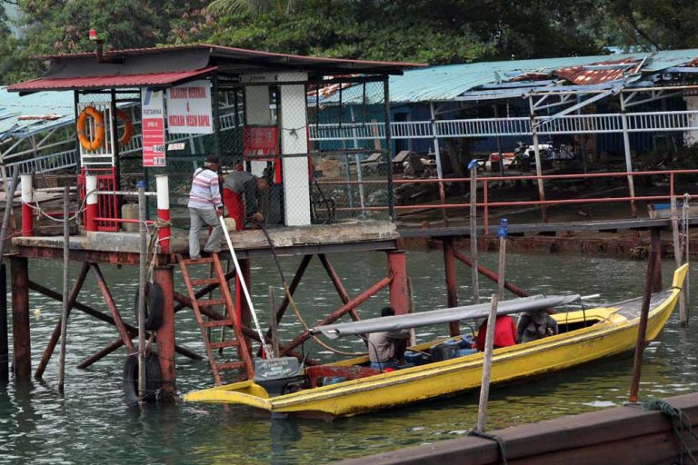 BBM untuk Warga Pulau