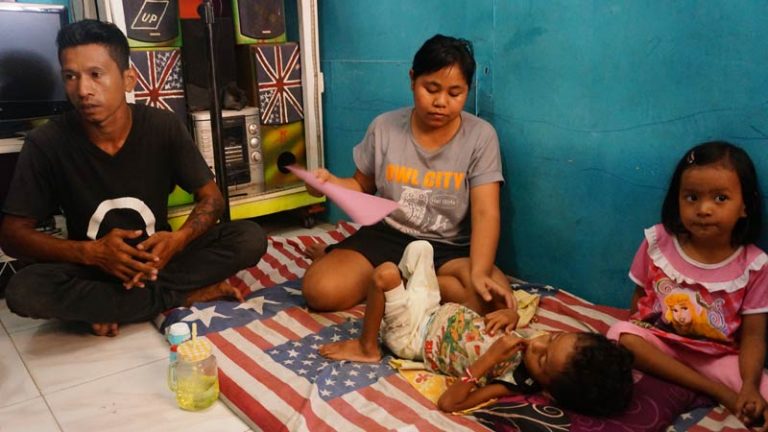 Melihat Kondisi Rian, Balita Penderita Intususepsi di Batam