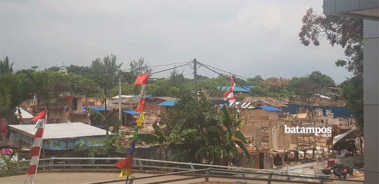 Warga Ruli Beverly kembali Bangun Rumah di Lokasi Kebakaran