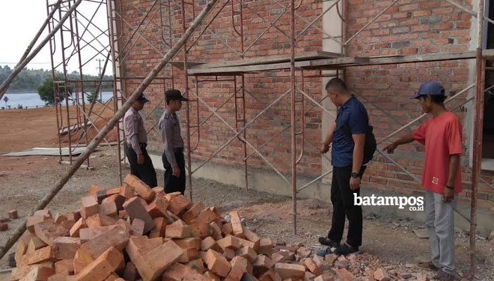 Sujitno Terjatuh dari Lantai Dua, Tewas