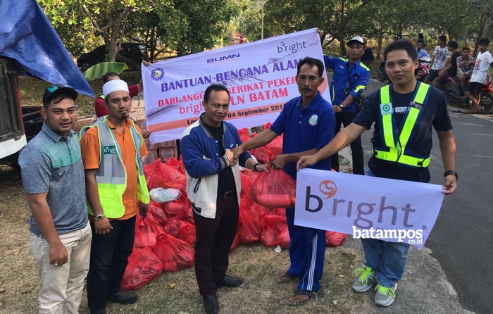 PLN Batam Bantu Korban Gempa Lombok
