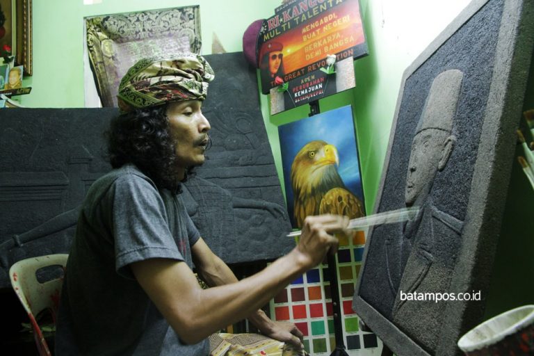 Mendulang Rupiah dari Serbuk Kayu Terbuang