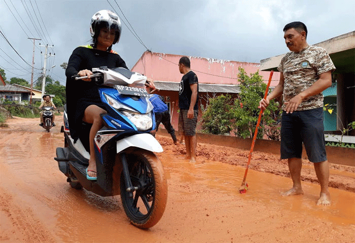 Perbaikan Jalan Bekas Galian Bauksit, Walikota Tanjungpinang: Itu Tanggungjawab Pemprov