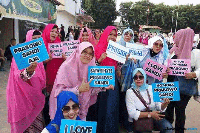 Tingkah Emak-emak Batam kala Sandi Uno Datang