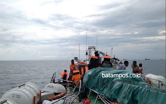 Kapal Feri Menabrak Kapal Tanker