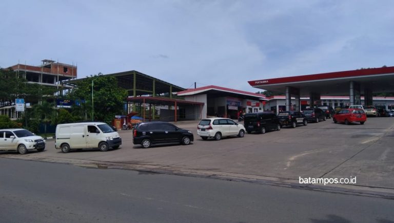 Solar dan Premium Ludes Dalam Empat Jam