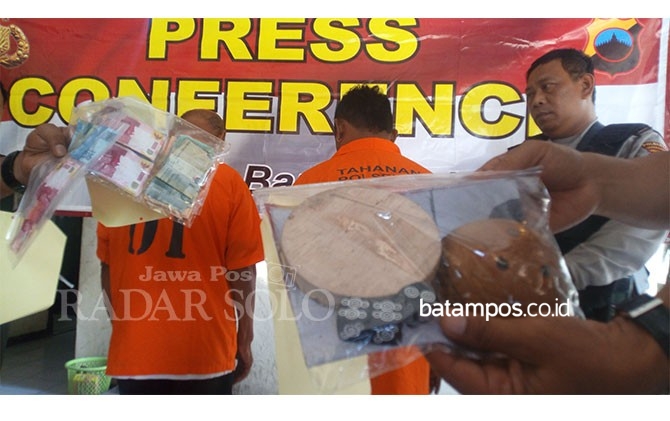 Sudah Lansia Jadi Bandar Dadu