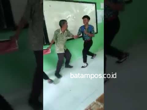 Guru Dibully, Malah Disanksi