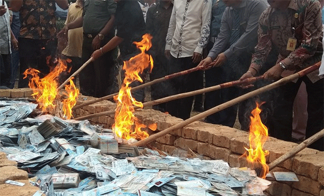 Di Batam, 50.390 Keping e-KTP Invalid Dimusnahkan