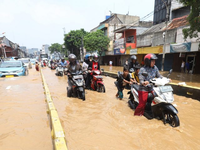 5 Tewas dan 19 Ribu Orang Mengungsi Akibat Banjir di Jabodetabek