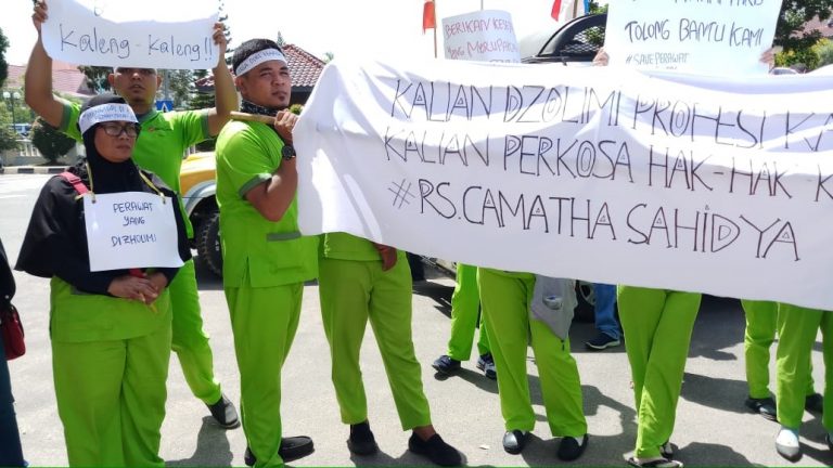 Dipecat Sepihak, Perawat Demo