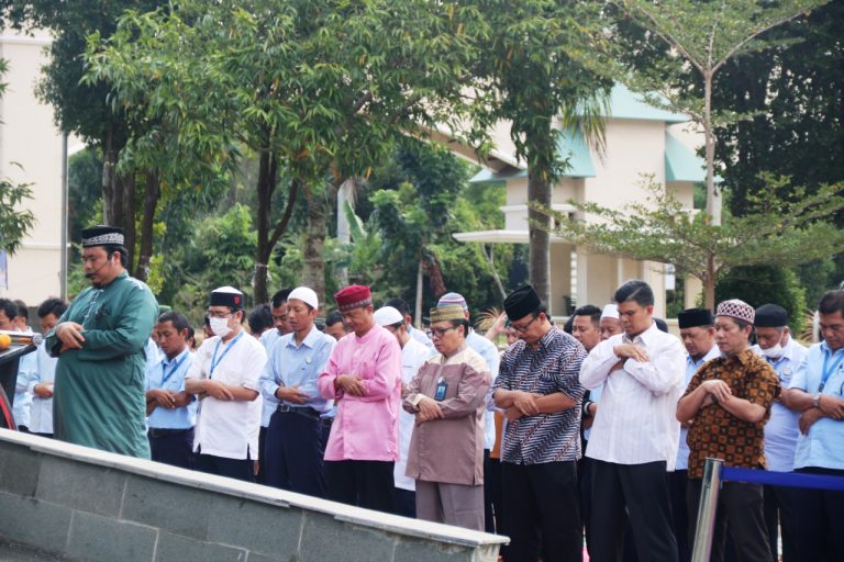 ATB Bersama Ratusan Jemaah Gelar Salat Istisqa Meminta Hujan
