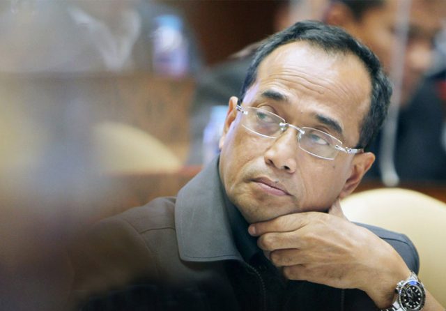 Penerbangan Komersial Diperbolehkan, Tapi untuk Perjalanan Bisnis