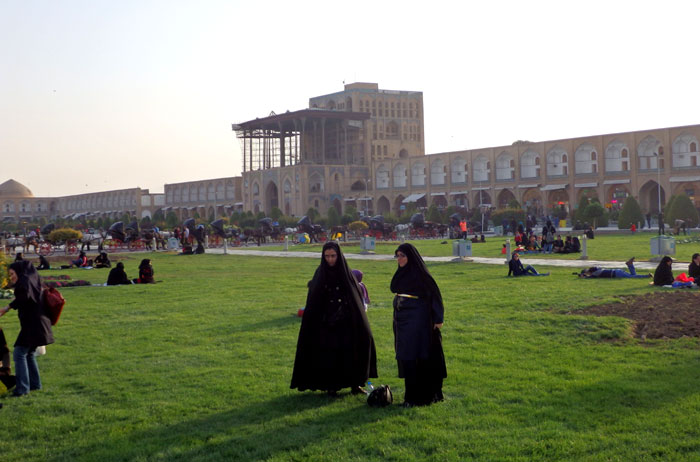 Traveler Dari Iran, Italia, dan Korsel Dilarang Masuk Indonesia