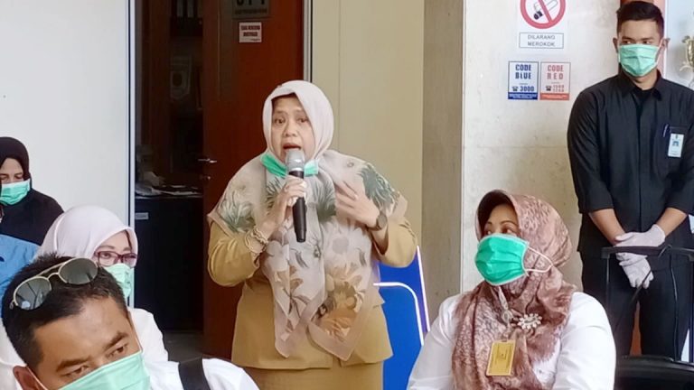 Layani Pasien Covid-19, Tenaga Medis RSUD Embung Fatimah Menangis 