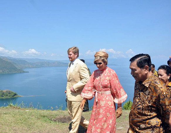 Raja dan Ratu Belanda Berkunjung ke Danau Toba