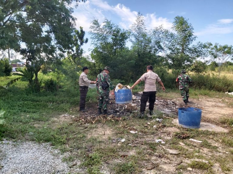 Polri dan TNI Goro Bersihkan Rumah Ibadah