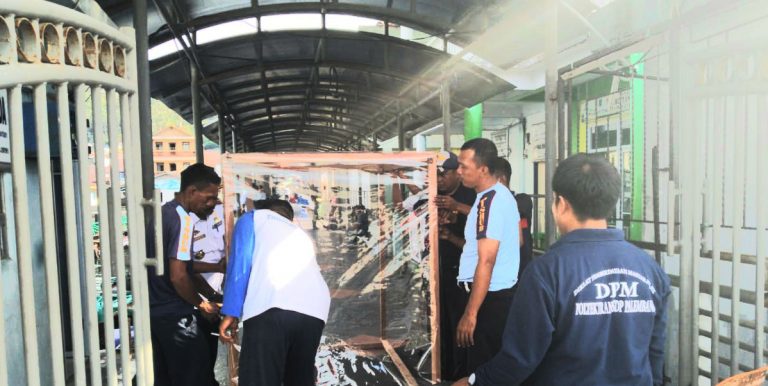 Ada Box Sterilisasi Covid-19 di Pelabuhan Sri Siantan 