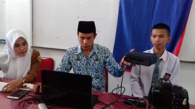 Dinas Kependudukan Rekam Data Pelajar 