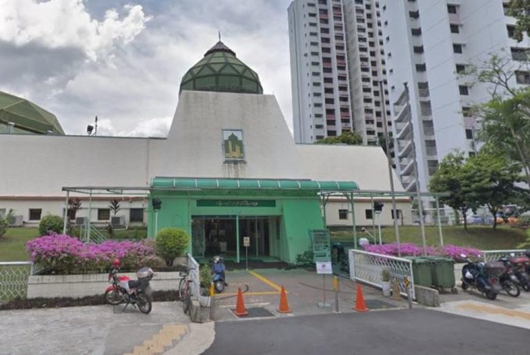 Malaysia dan Singapura Tutup Masjid 5 Hari
