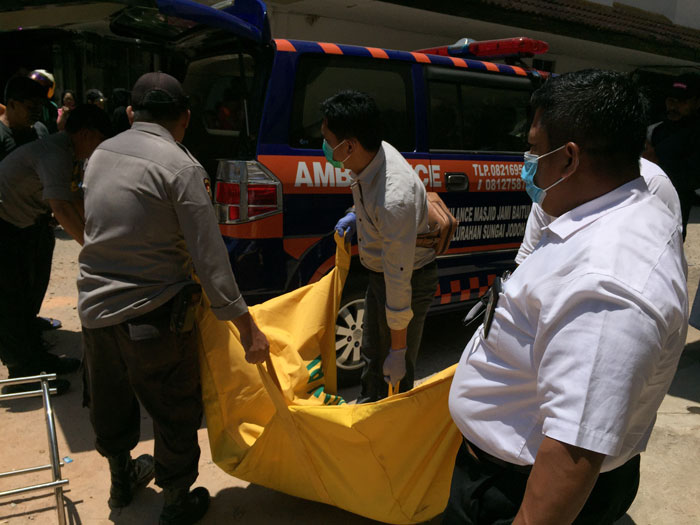 Yuli Ditemukan Tergantung di Toilet