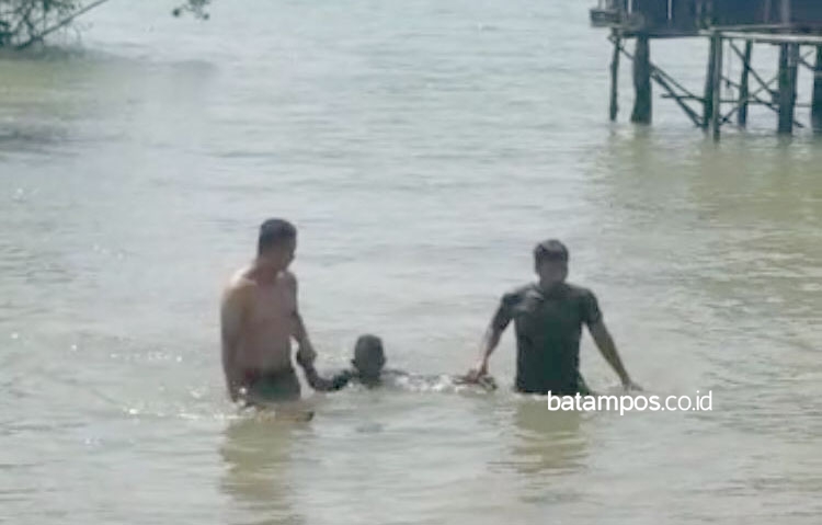 Polisi Nyebur ke Laut untuk Tangkap Pelaku Pencurian Motor