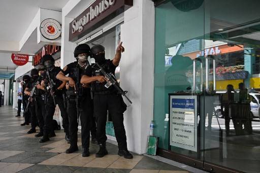 Pecatan Satpam Tawan 30 Pengunjung Mal