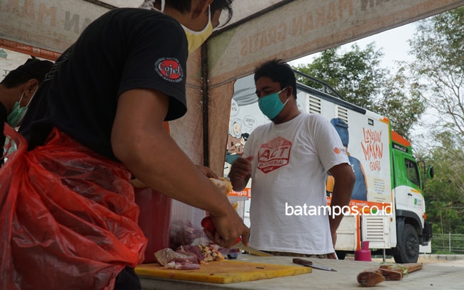 Aksi Humanity Food Truck ACT, Masak Ribuan Porsi di Pulau Galang