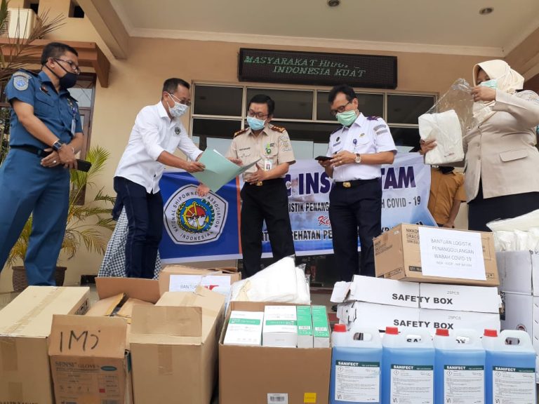 INSA Batam Berikan Bantuan Alat Perlindungan Diri Kepada KKP