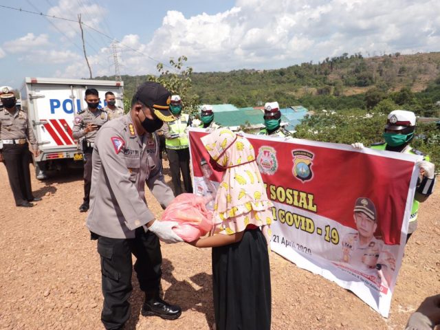 Polda Kepri Bagikan 10 Ribu Paket Sembako ke Pulau-Pulau