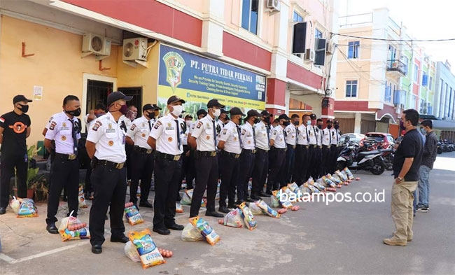 Peduli Nasib Anggotanya yang Terdampak, Tidar Group Bagi Sembako