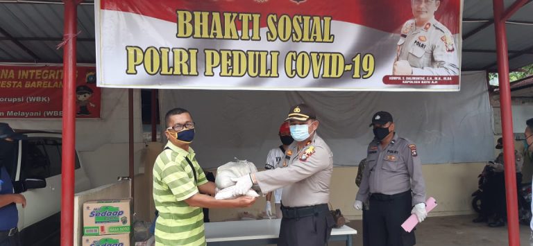 Polsek Batuaji Bagikan Sembako untuk Guru Ngaji 