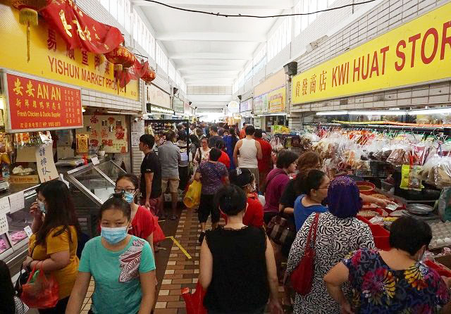Kasus Corona Melonjak, Warga Singapura Borong Kebutuhan Pokok