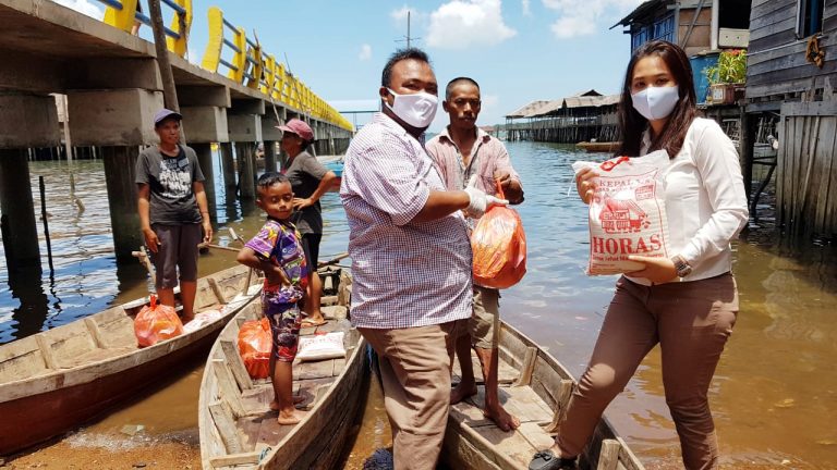 Lawan Covid-19, Zebulon Care Bagi-bagi Sembako ke Masyarakat Hinterland