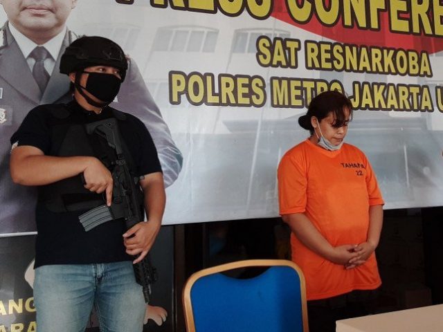 Sempat Kejar-kejaran dengan Polisi, Bandar Narkoba Perempuan Akhirnya Diringkus